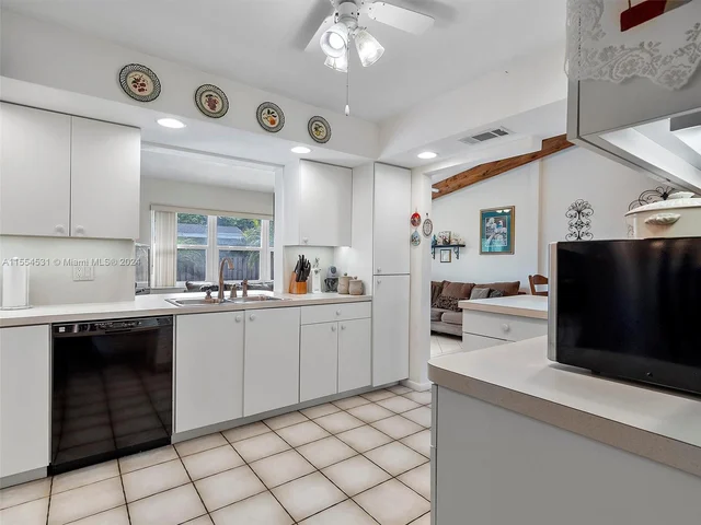 5712 SW 118th Ave, Cooper City FL 33330