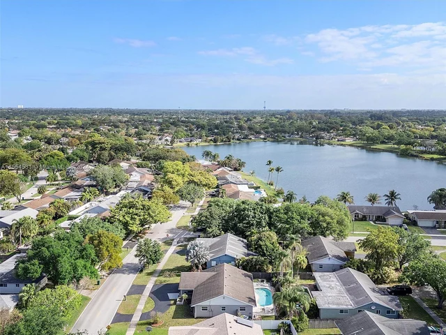 5712 SW 118th Ave, Cooper City FL 33330