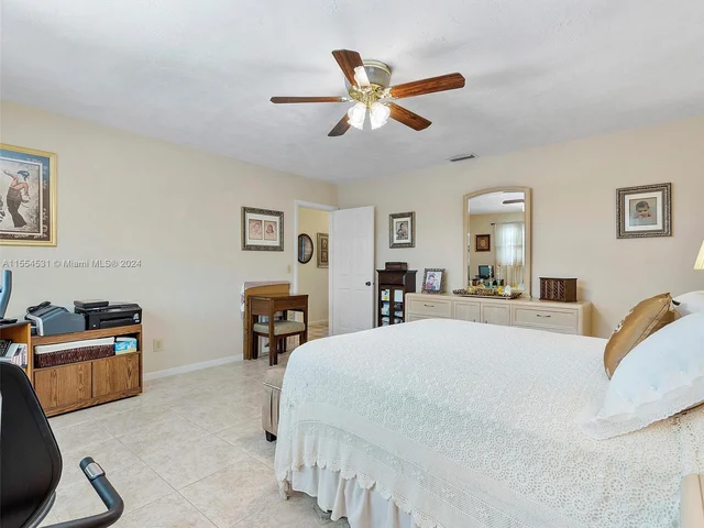 5712 SW 118th Ave, Cooper City FL 33330