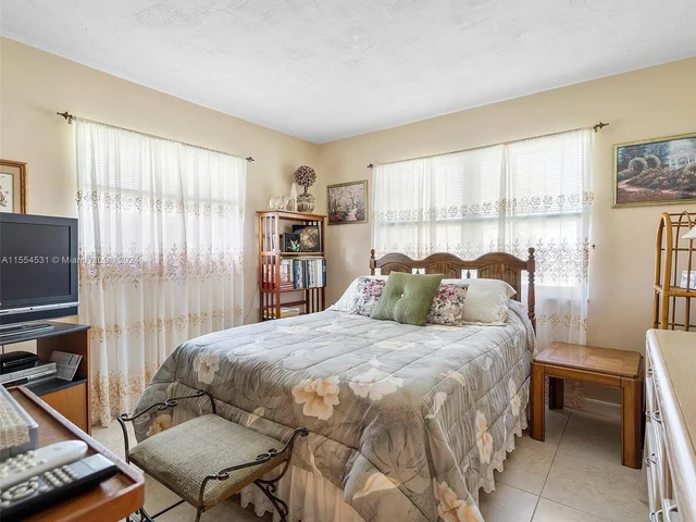 5712 SW 118th Ave, Cooper City FL 33330