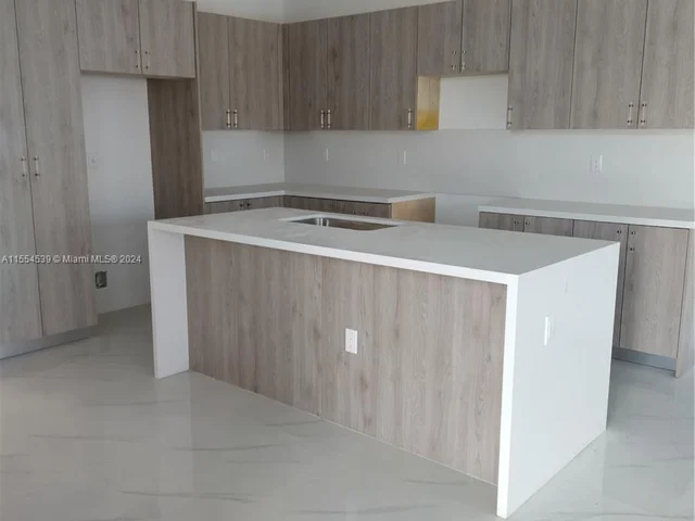 22465 SW 125 AVE # B, Miami FL 33170