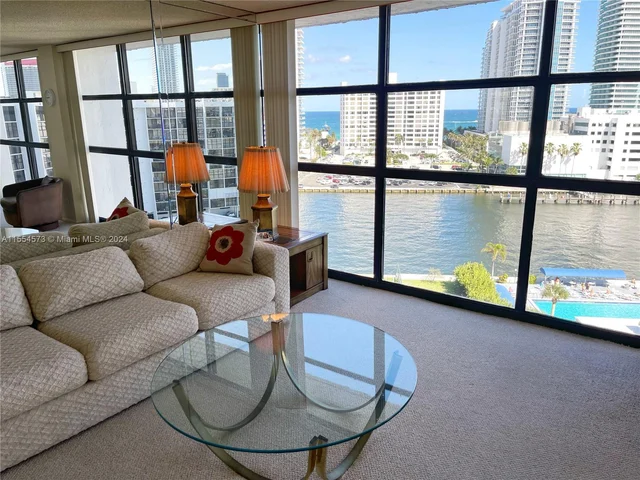 600 Parkview Dr # 1124, Hallandale Beach FL 33009