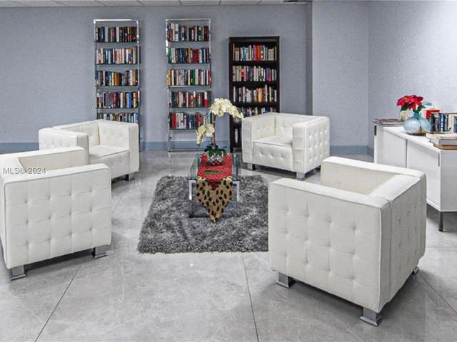 600 Parkview Dr # 1124, Hallandale Beach FL 33009