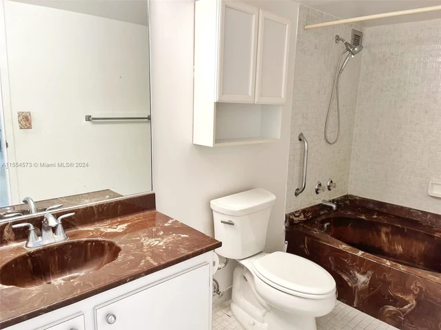 600 Parkview Dr # 1124, Hallandale Beach FL 33009