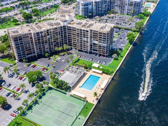 600 Parkview Dr # 1124, Hallandale Beach FL 33009