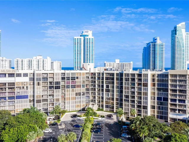 600 Parkview Dr # 1124, Hallandale Beach FL 33009
