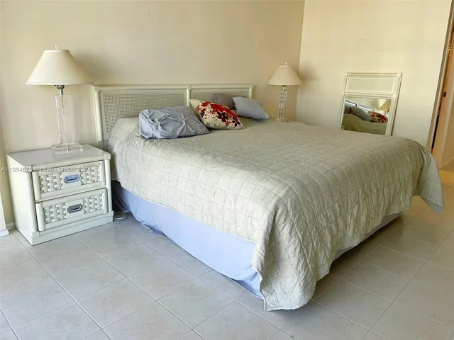 600 Parkview Dr # 1124, Hallandale Beach FL 33009