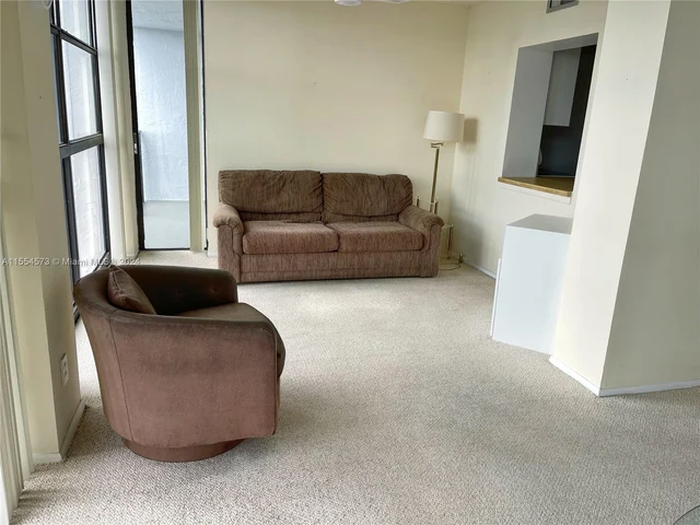 600 Parkview Dr # 1124, Hallandale Beach FL 33009