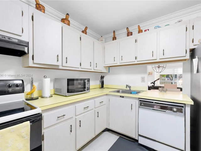 7845 Camino Real # 212, Miami FL 33143