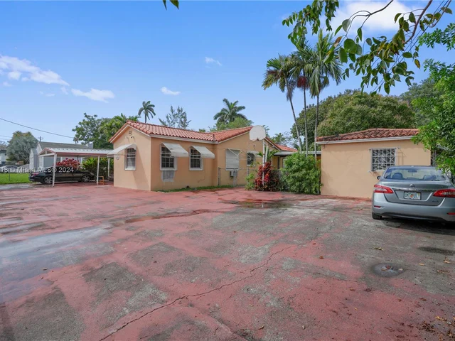1551 NW 26th St, Miami FL 33142