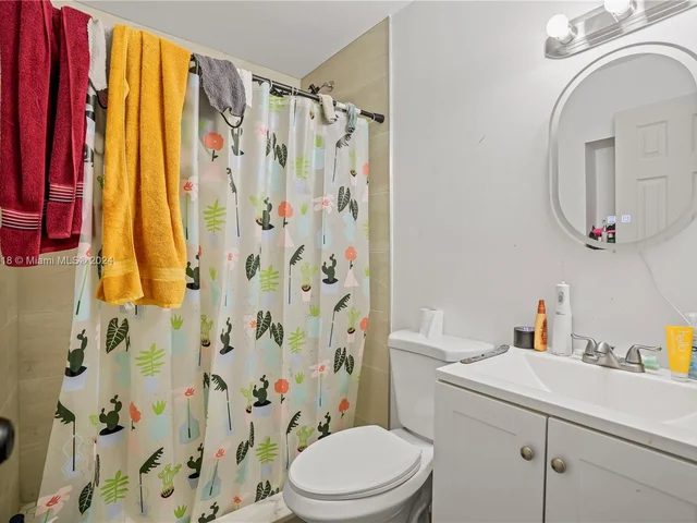 1551 NW 26th St, Miami FL 33142