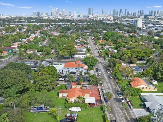 1551 NW 26th St, Miami FL 33142
