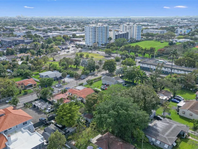 1551 NW 26th St, Miami FL 33142