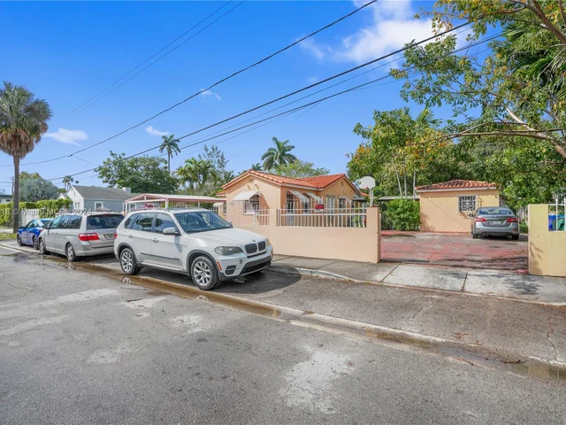 1551 NW 26th St, Miami FL 33142