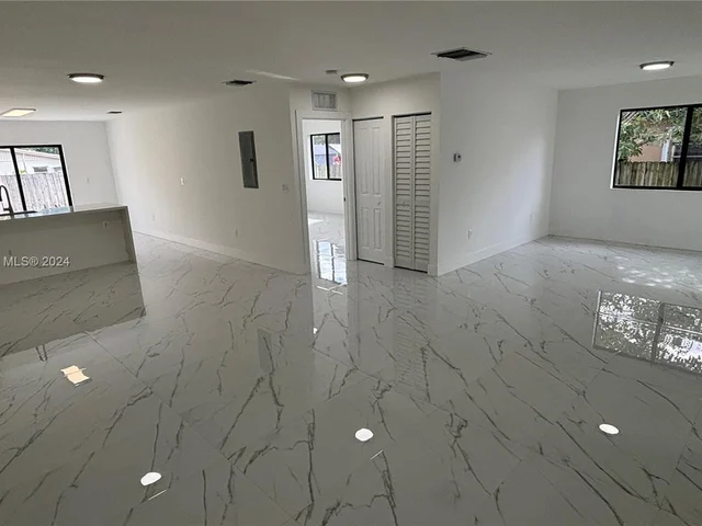 15803 NW 39th Pl # 15803, Miami Gardens FL 33054