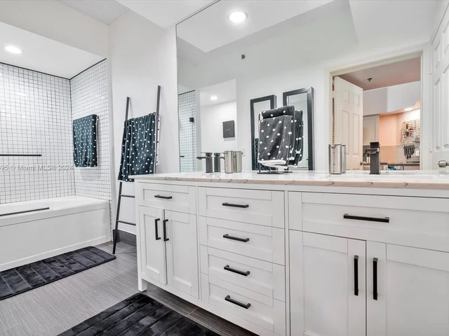 3175 NE 184th St # 3205, Aventura FL 33160