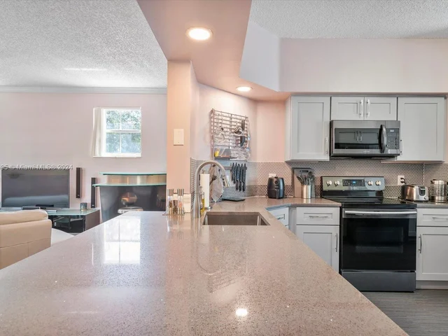 3175 NE 184th St # 3205, Aventura FL 33160