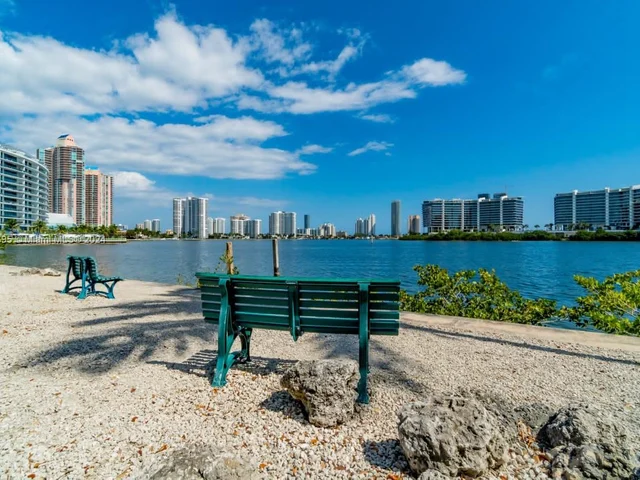 3175 NE 184th St # 3205, Aventura FL 33160