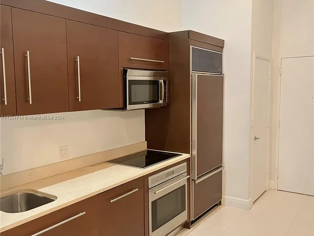 475 Brickell Ave # 2810, Miami FL 33131