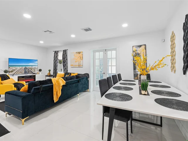 6610 Cody St, Hollywood FL 33024