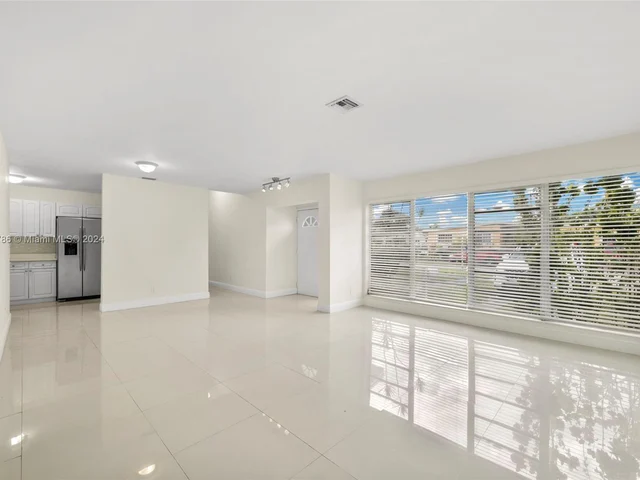 8581 SW 27th St, Miami FL 33155