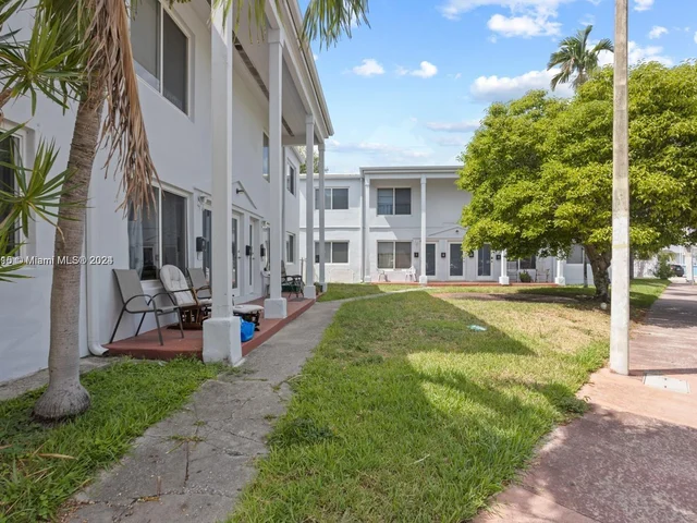 8110 Crespi Blvd # 3, Miami Beach FL 33141