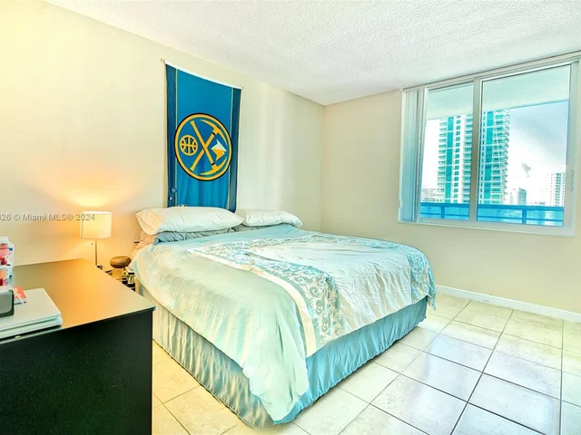 325 S Biscayne Blvd # 1717, Miami FL 33131
