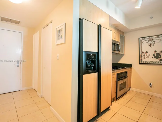 325 S Biscayne Blvd # 1717, Miami FL 33131