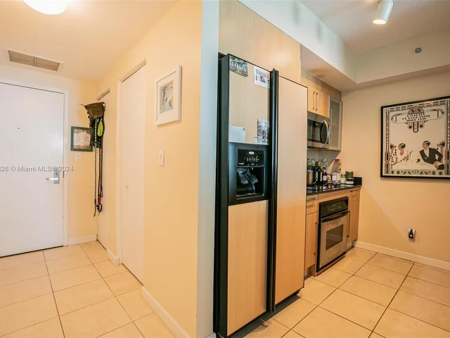 325 S Biscayne Blvd # 1717, Miami FL 33131