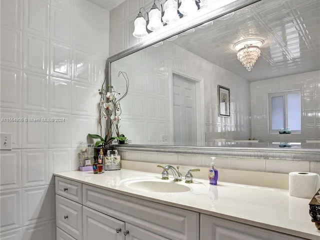 101 SW 63rd Ave, Plantation FL 33317