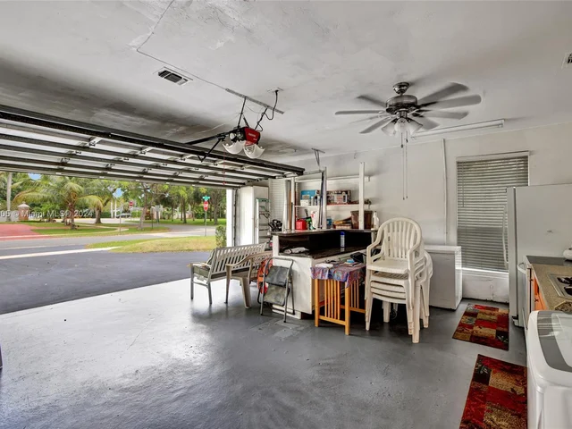 101 SW 63rd Ave, Plantation FL 33317