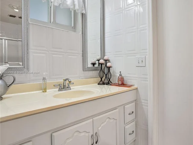 101 SW 63rd Ave, Plantation FL 33317