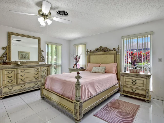 101 SW 63rd Ave, Plantation FL 33317