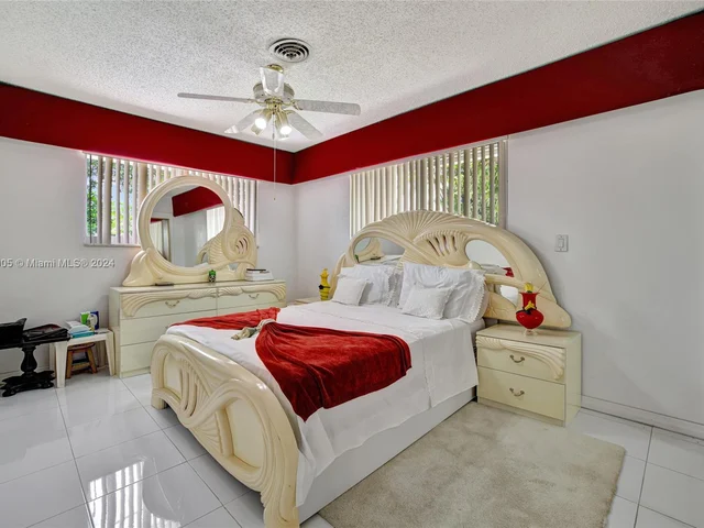 101 SW 63rd Ave, Plantation FL 33317