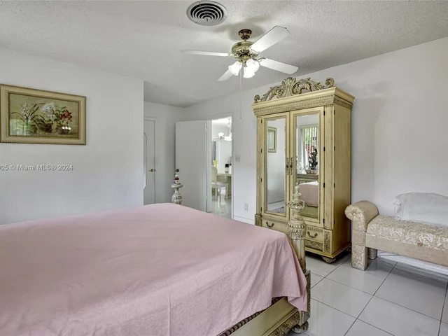 101 SW 63rd Ave, Plantation FL 33317