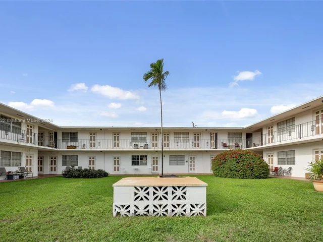 1825 Cleveland St # 18, Hollywood FL 33020