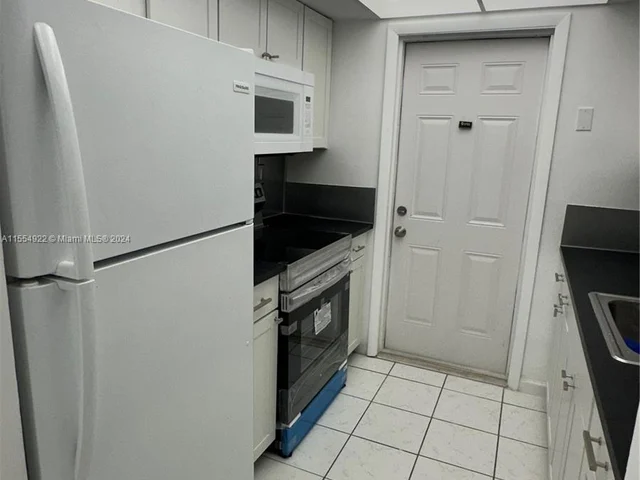 1825 Cleveland St # 18, Hollywood FL 33020