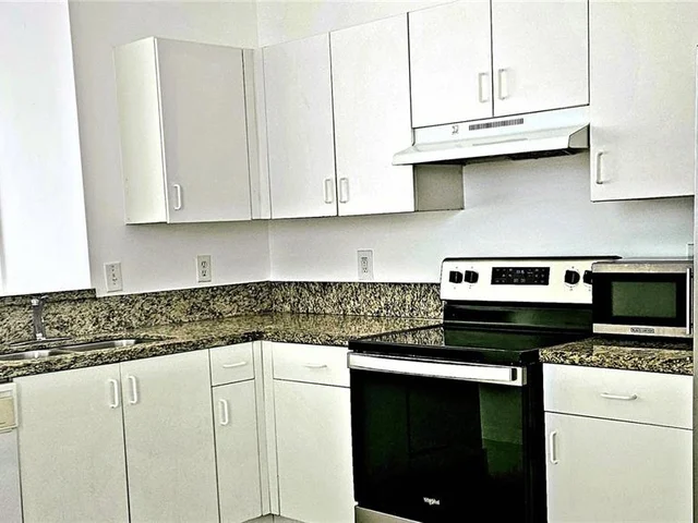 3619 San Simeon Cir, Weston FL 33331