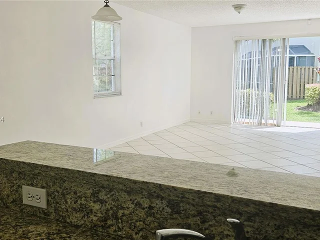 3619 San Simeon Cir, Weston FL 33331