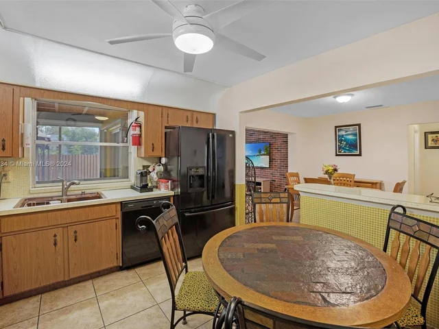 430 NW 76th Ave, Pembroke Pines FL 33024