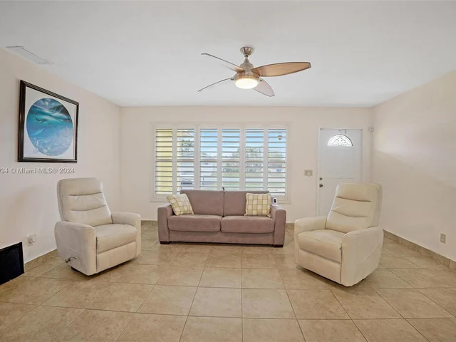 430 NW 76th Ave, Pembroke Pines FL 33024