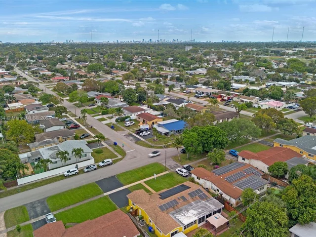 430 NW 76th Ave, Pembroke Pines FL 33024