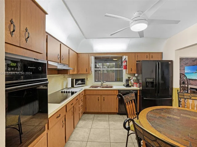 430 NW 76th Ave, Pembroke Pines FL 33024