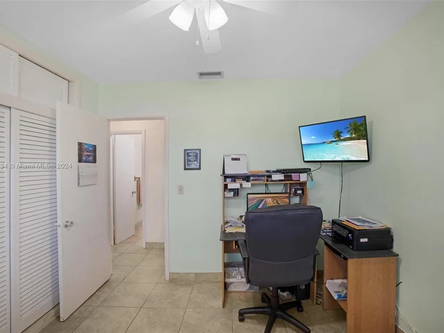 430 NW 76th Ave, Pembroke Pines FL 33024