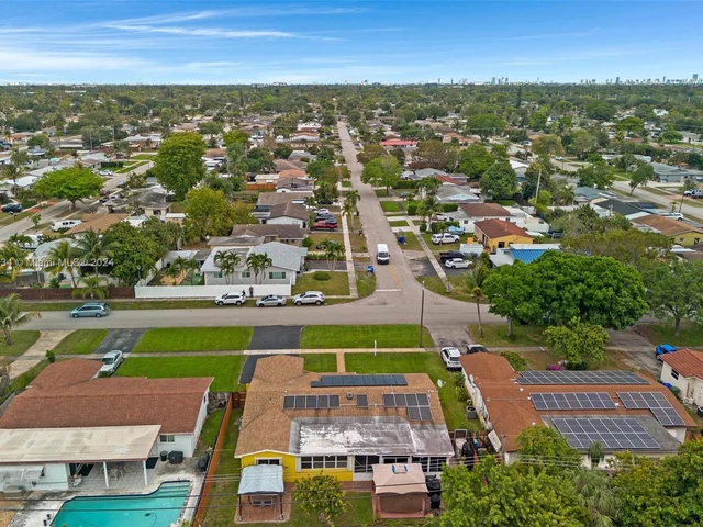 430 NW 76th Ave, Pembroke Pines FL 33024