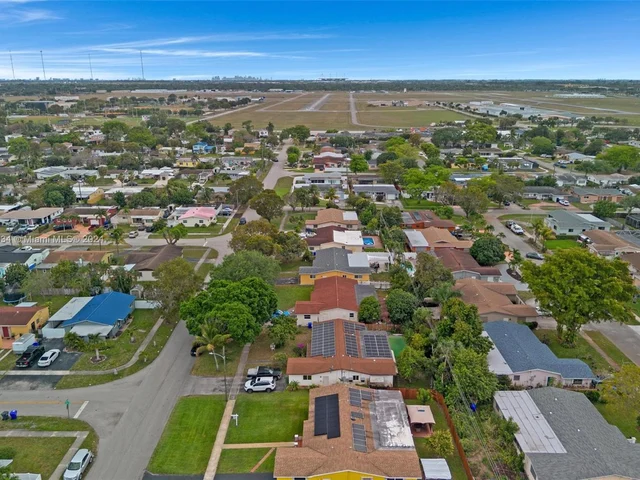 430 NW 76th Ave, Pembroke Pines FL 33024