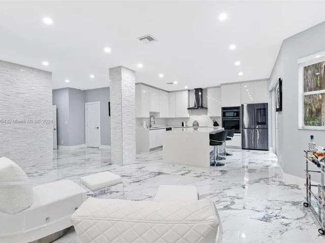 111 NW 117th Ter, Plantation FL 33325