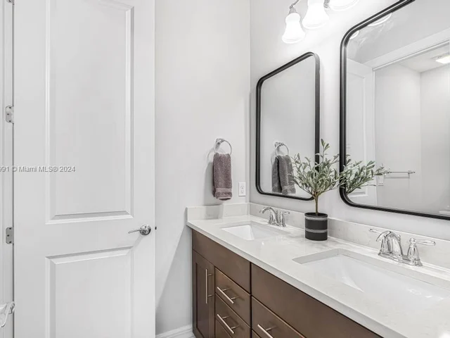 1595 Evergreen Ter, Hollywood FL 33021