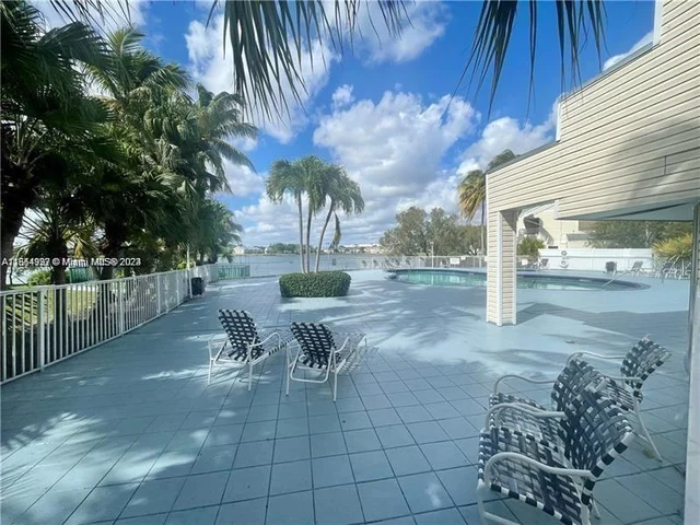 3421 NW 44th St # 206, Oakland Park FL 33309