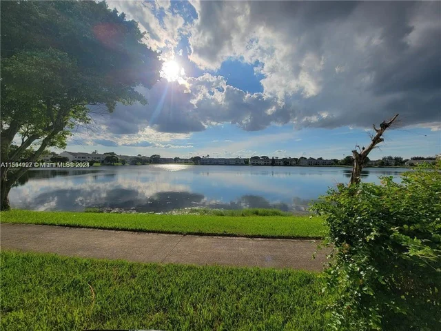 3421 NW 44th St # 206, Oakland Park FL 33309